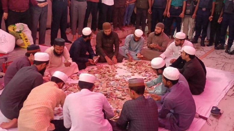 ৭০০ বছরের রীতি ভেঙে শাহজালাল মাজারে চলছে প্রকাশ্যে দান বাক্সের টাকা গণনা